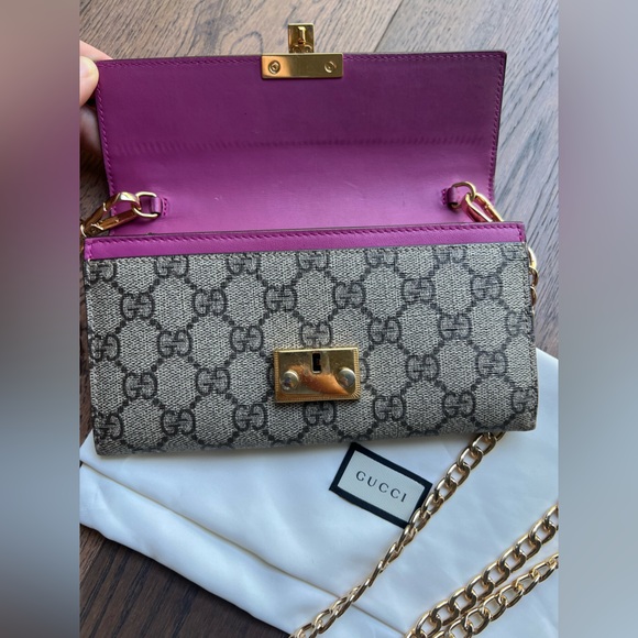 Gucci padlock wallet on a chain - Picture 4 of 12